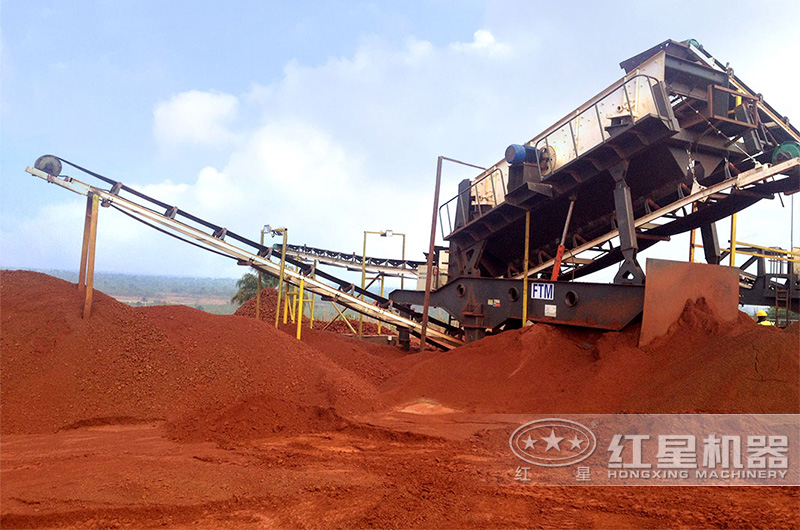 移動式廢舊紅磚粉碎機(jī)現(xiàn)場