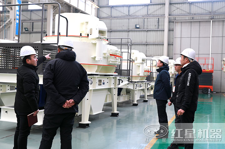 用戶來廠考察，有業(yè)務(wù)經(jīng)理現(xiàn)場報(bào)價(jià)